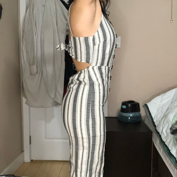 Urban romantics backless jumpsuit - Picture 2 of 3